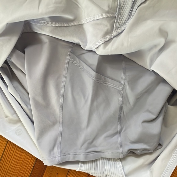 Lululemon Play Off the Pleats Skirt size 8 in light purple - Picture 5 of 6